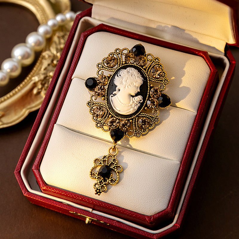 Medieval Beauty Head Brooch Retro Court