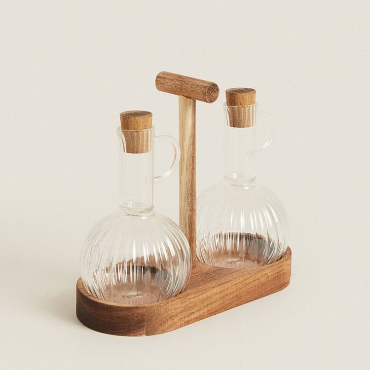 Kitchen Oil Dispenser Made Of Heat-resistant Borosilicate Glass With A Wooden Stopper