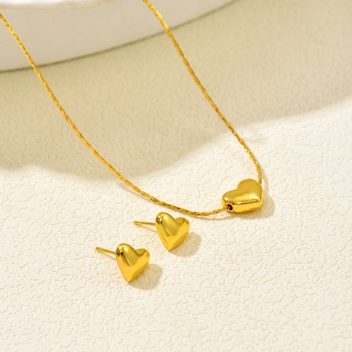 Cross-border European American Light Luxury Women Jewelry Set, Geometric Heart Pendant Clavicle Necklace & Matching Earrings, Versatile Daily Fashion Accessories