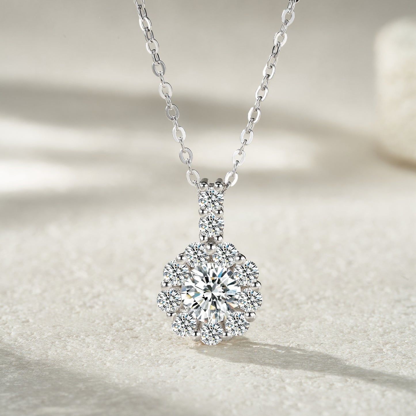 S925 Sterling Silver 1ct D Color VVS1 Moissanite Necklace 40cm Halo Design Platinum Plated GRA Certified Gift Box