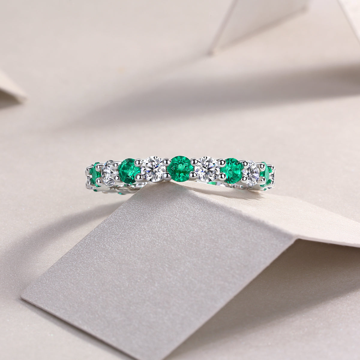 2.4g S925 Sterling Silver Platinum Plated Eternity Ring  Alternating Green & White Gemstone Band, Dainty Stackable Promise Ring For Women, Jewelry Gift Box Set