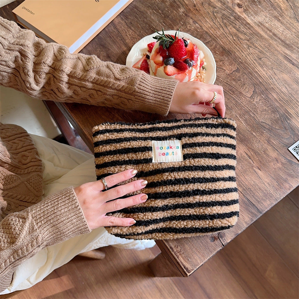 Winter Plush Color Polka Dot Large Capacity Travel Skincare Cosmetic Storage Bag