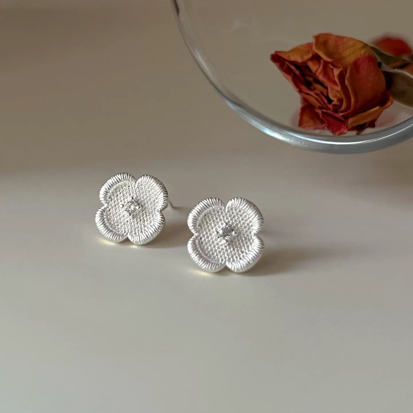 1 Pair 999 Sterling Silver Textured Diamond Flower Stud Earrings, Delicate Minimalist Style, Perfect For Daily Wear & Valentine's Gifts