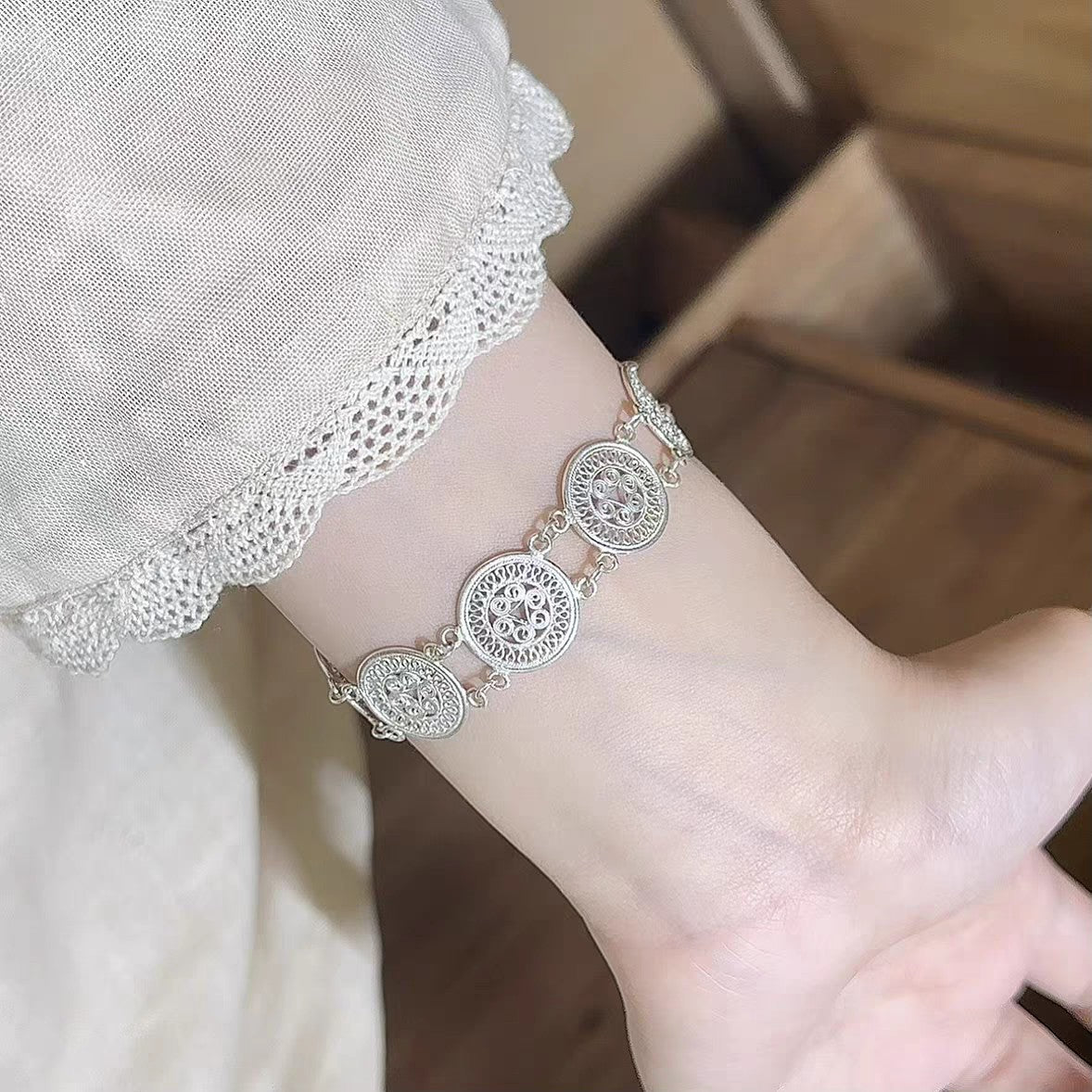 1pc 999 Sterling Silver Ethnic Style Filigree Disc Bracelet, Retro Style, Perfect For Daily Wear And Valentine's Gift