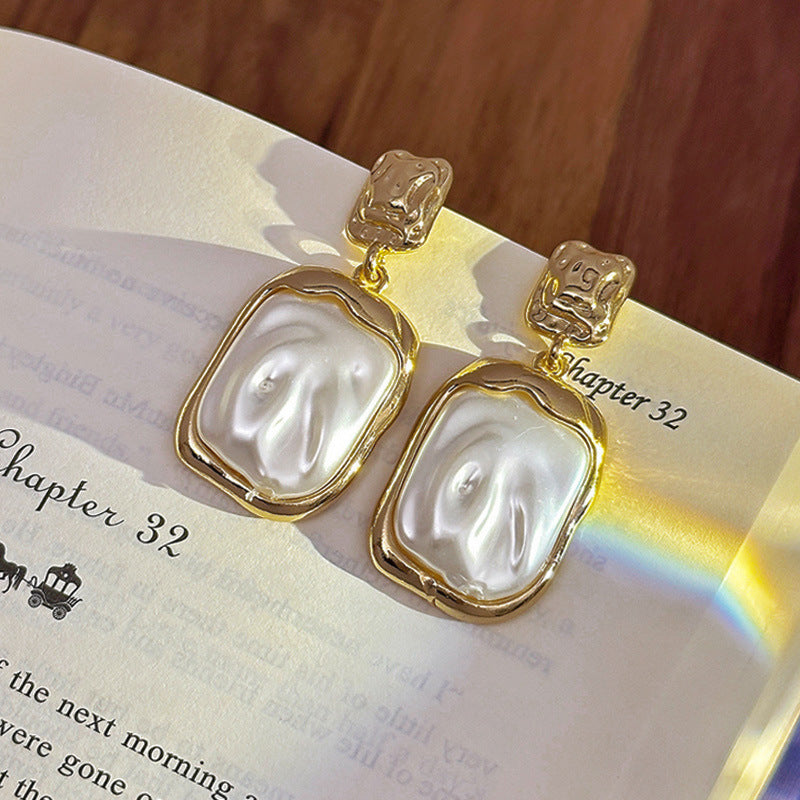 Light Luxury Retro Floral Earrings - Enamel Vintage Niche Style, Premium Versatile Classy Ear Jewelry