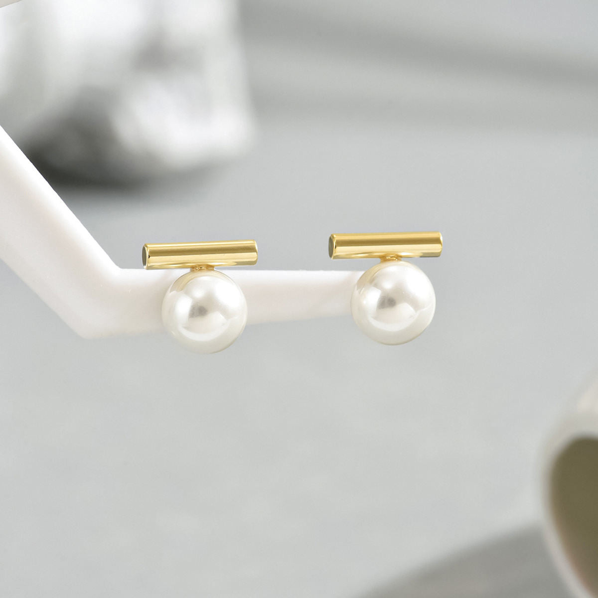 Ins Premium Korean Japanese Forest Style Stud Earrings For Women, Niche Minimalist Inlaid Pearl Design, Preppy Daily Ear Jewelry