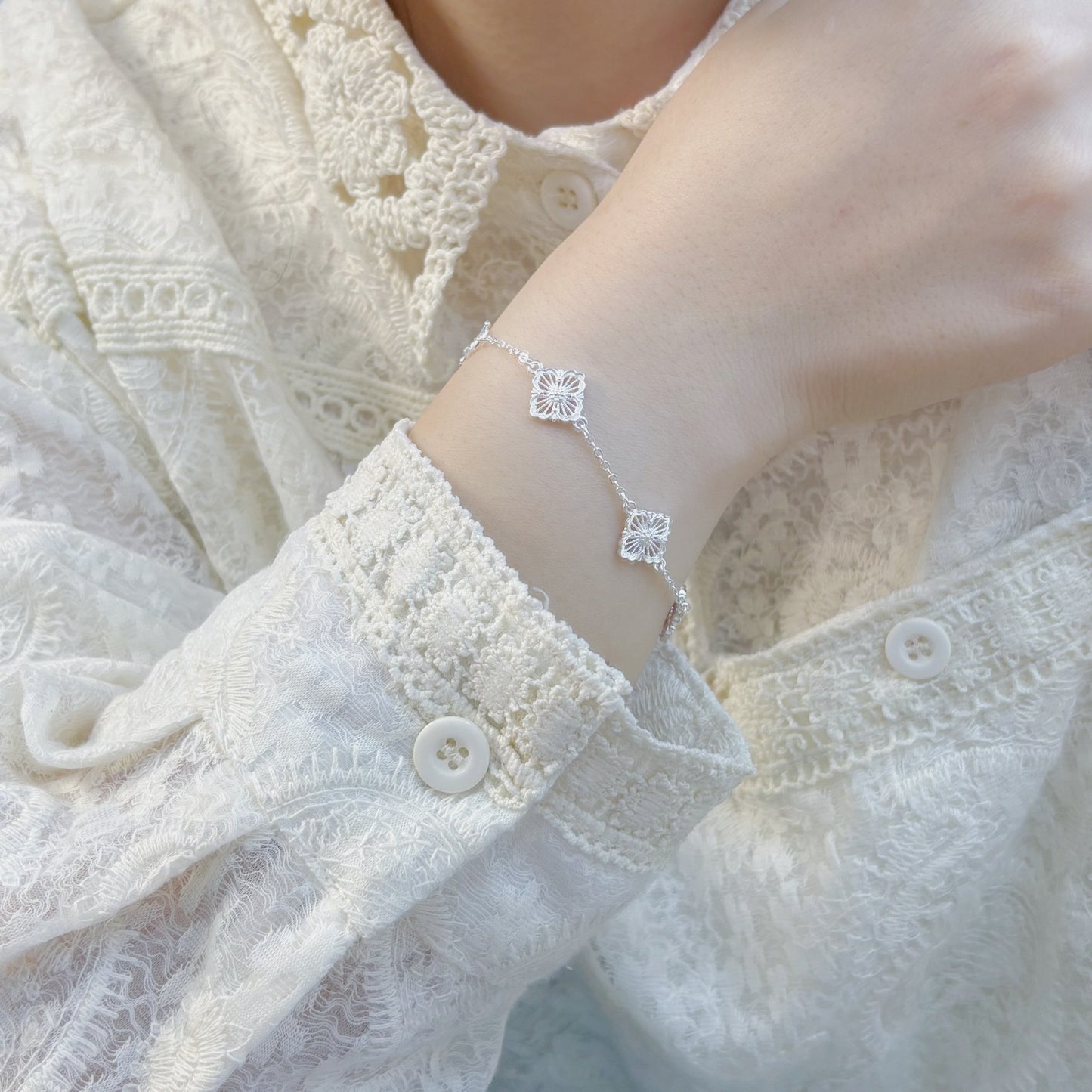 1pc 999 Sterling Silver Hollow Flower Charm Bracelet, Retro Minimalist Style, Perfect For Daily Wear And Valentine's Gift