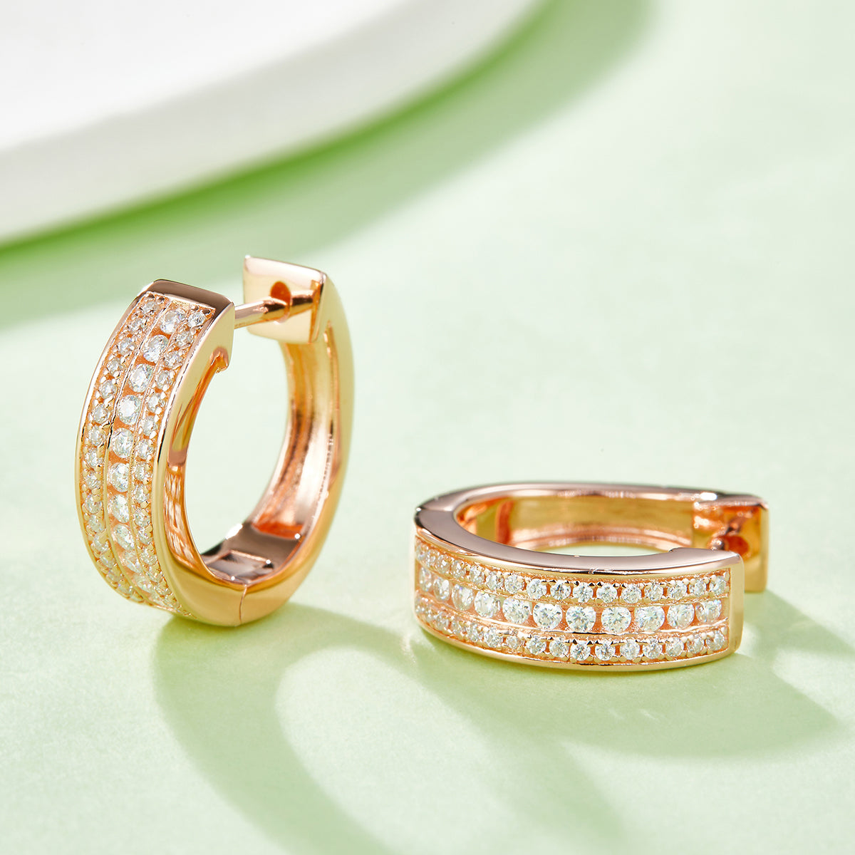 4.1g S925 Sterling Silver 86 Stone Moissanite Hoop Earrings  Chunky Pave Huggie Hoops With GRA Certificate, Platinum Plated Jewelry Gift Box Set For Women