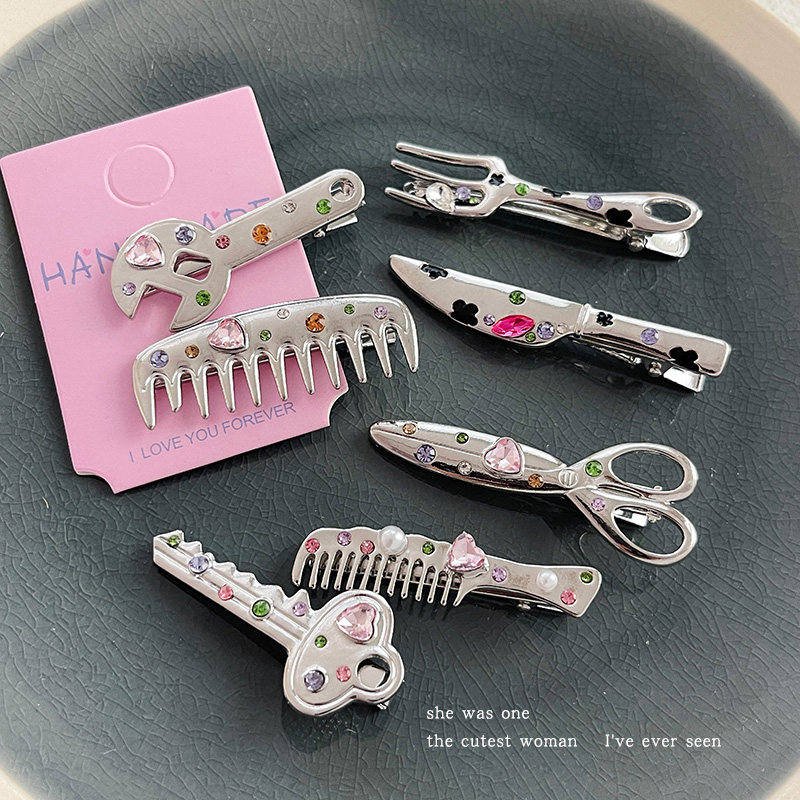 Creative Side-swept Hair Clip With Loose Strands