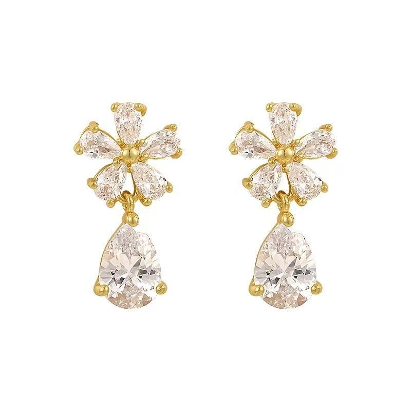 New Teardrop Floral Stud Earrings For Women, Light Luxury High-End Temperament Earrings, Niche Designer Fashion Ear Jewelry