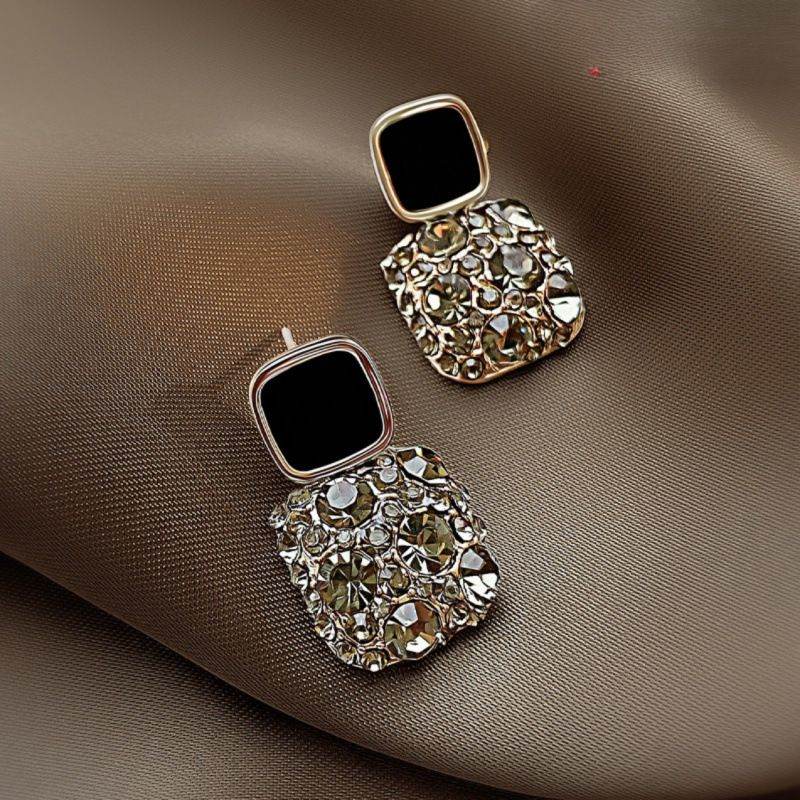 Face Slimming Black Stud Earrings, Trendy Korean Influencer Style, High-End Light Luxury Elegant Women's Ear Jewelry