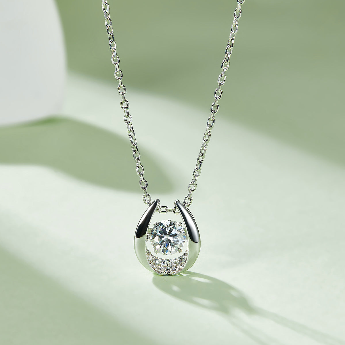 S925 Sterling Silver 0.5ct D Color VVS1 Moissanite Horseshoe Necklace 45cm Platinum Plated GRA Certified Gift Box
