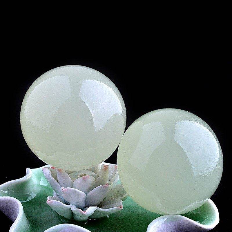 Ice-type Afghan White Jade Hand-carved Fitness Ball Health-care Jade Ball