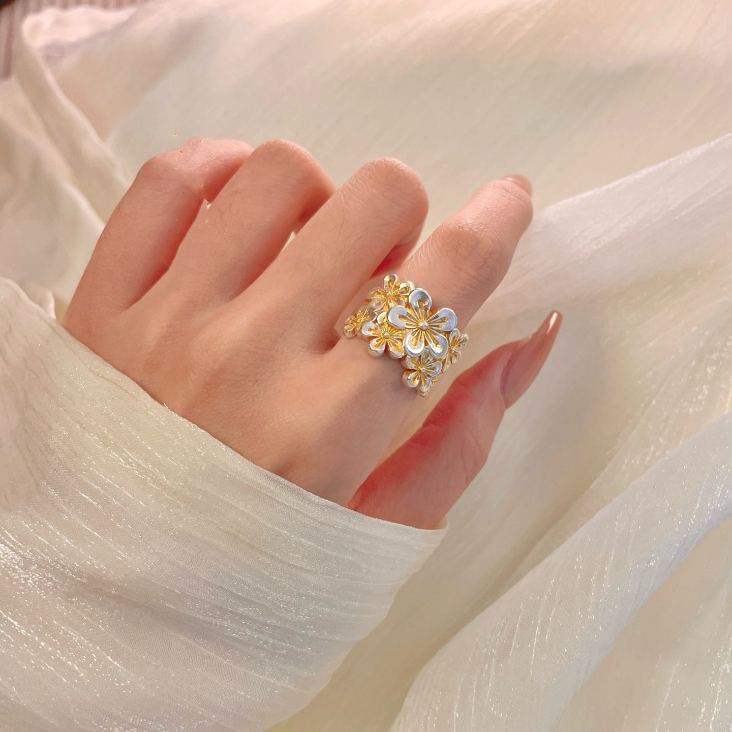1pcs 999.9 Sterling Silver Two-Tone Plum Blossom Statement Ring, Luxury Delicate Style, Ideal For Birthdays & Holiday Gifts