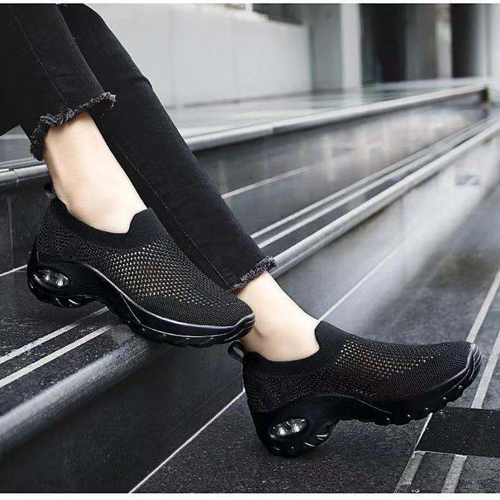Breathable And Comfortable Flyknit Slip-on Womens Sneakersperfect For Sports And Outdoor Activities