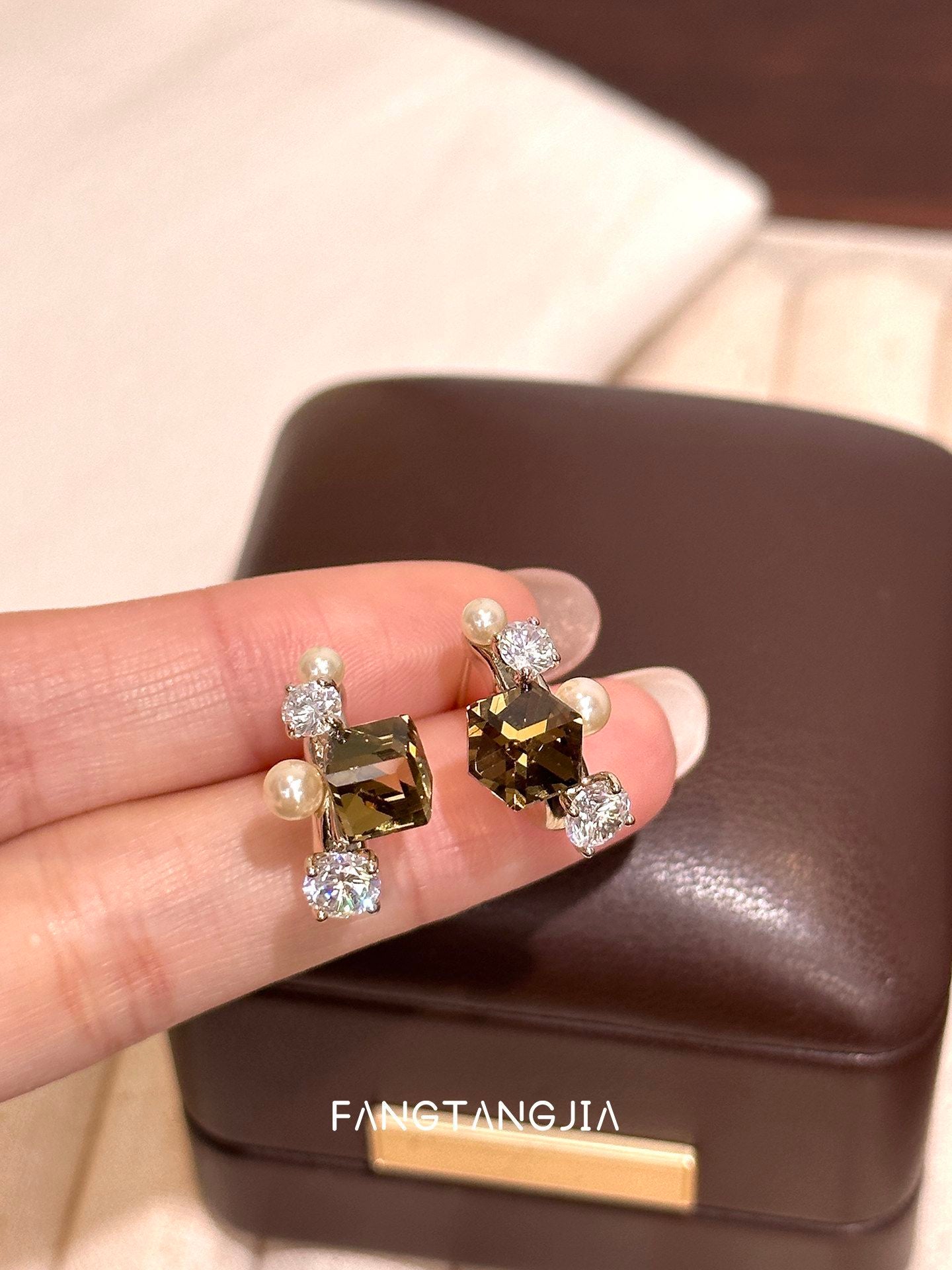 2026 New Maillard Coffee Color Rhinestone Pearl  Earrings, Super Beautiful Niche Elegant Autumn Winter Fashion Stud Jewelry For Women