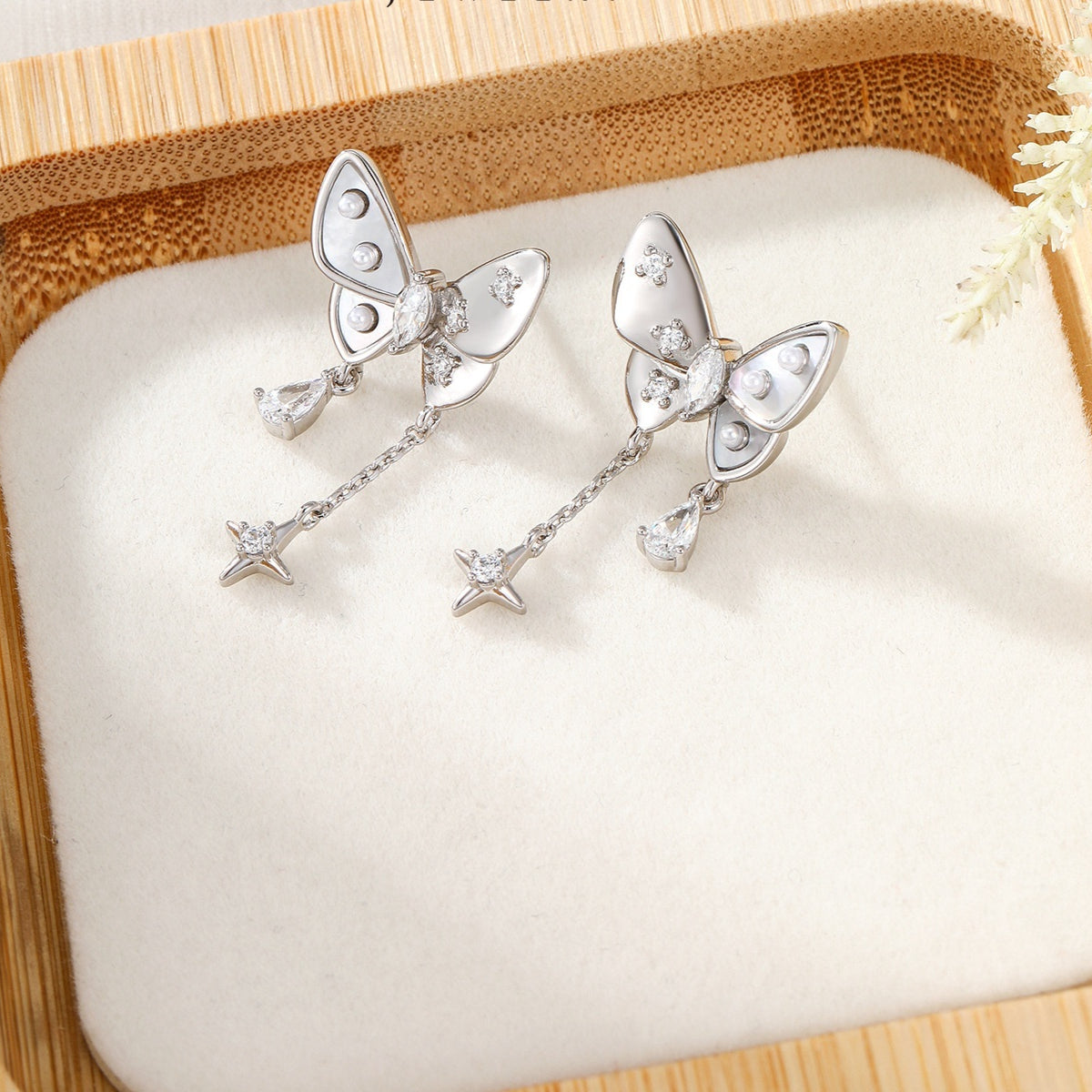 Imitation Pearl Women's Fashion Korean Style Temperamental Earrings