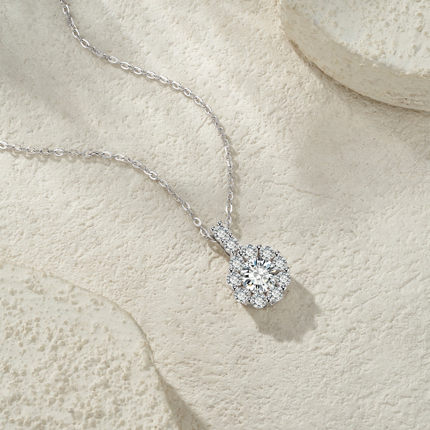 S925 Sterling Silver 1ct D Color VVS1 Moissanite Necklace 40cm Halo Design Platinum Plated GRA Certified Gift Box