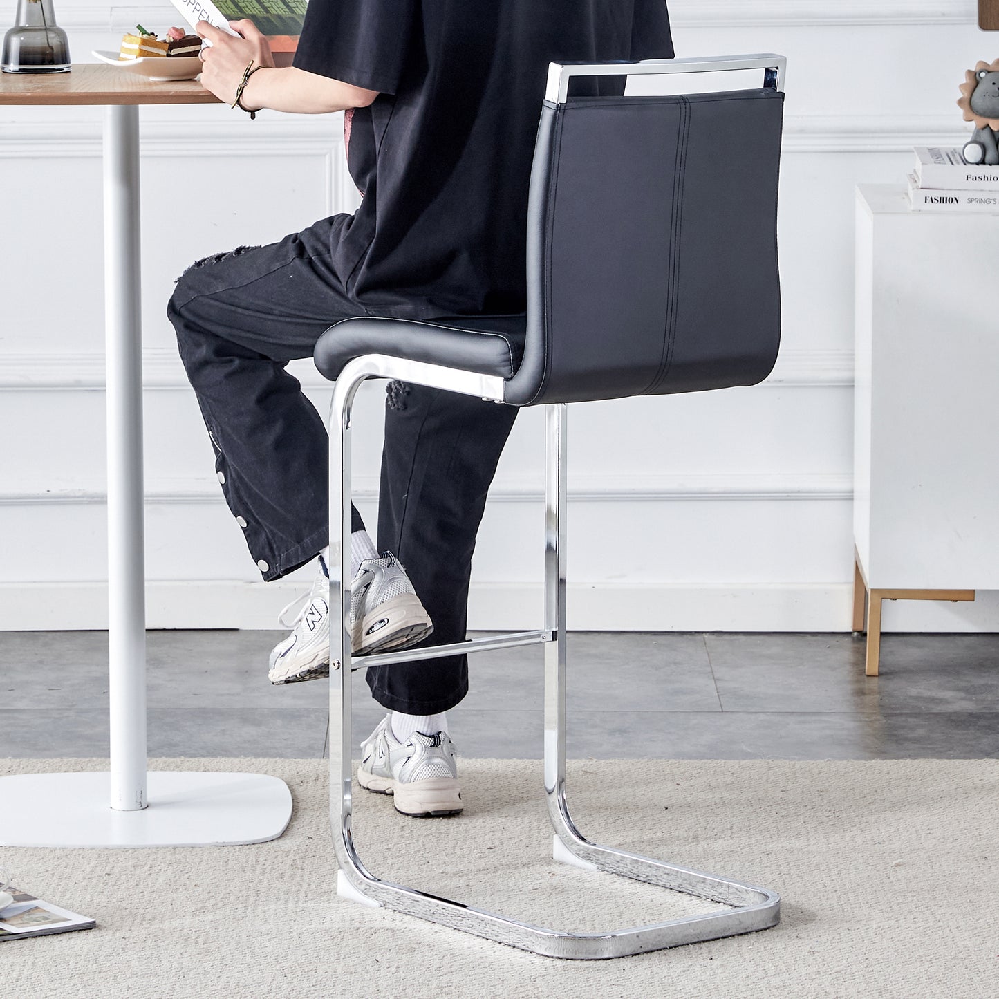 Modern And Beautiful Bar Stool Upholstered In PU Leather With C-shaped Silver Metal Legs For Dining Rooms, Kitchens, Terraces And Guest Office Chairs.  Set Of 6     Black  PU