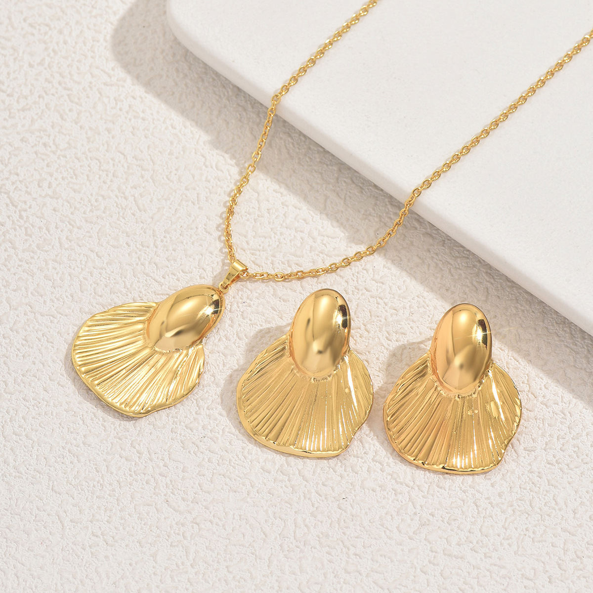 Cross-border European American Women Jewelry Set, Niche Floral & Leaf Texture Geometric Necklace With Matching Stud Earrings, Versatile Fashion Accessories For Ladies