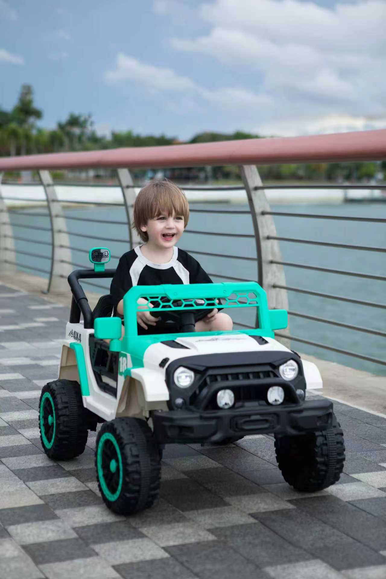 12V Ride On Car With Parent Remote Control, Toddler Electric Car With Spring Suspension, LED Lights & Music Player - Safe Battery Toy For Kids, Christmas & Birthday Gift  WIGHT GREEN