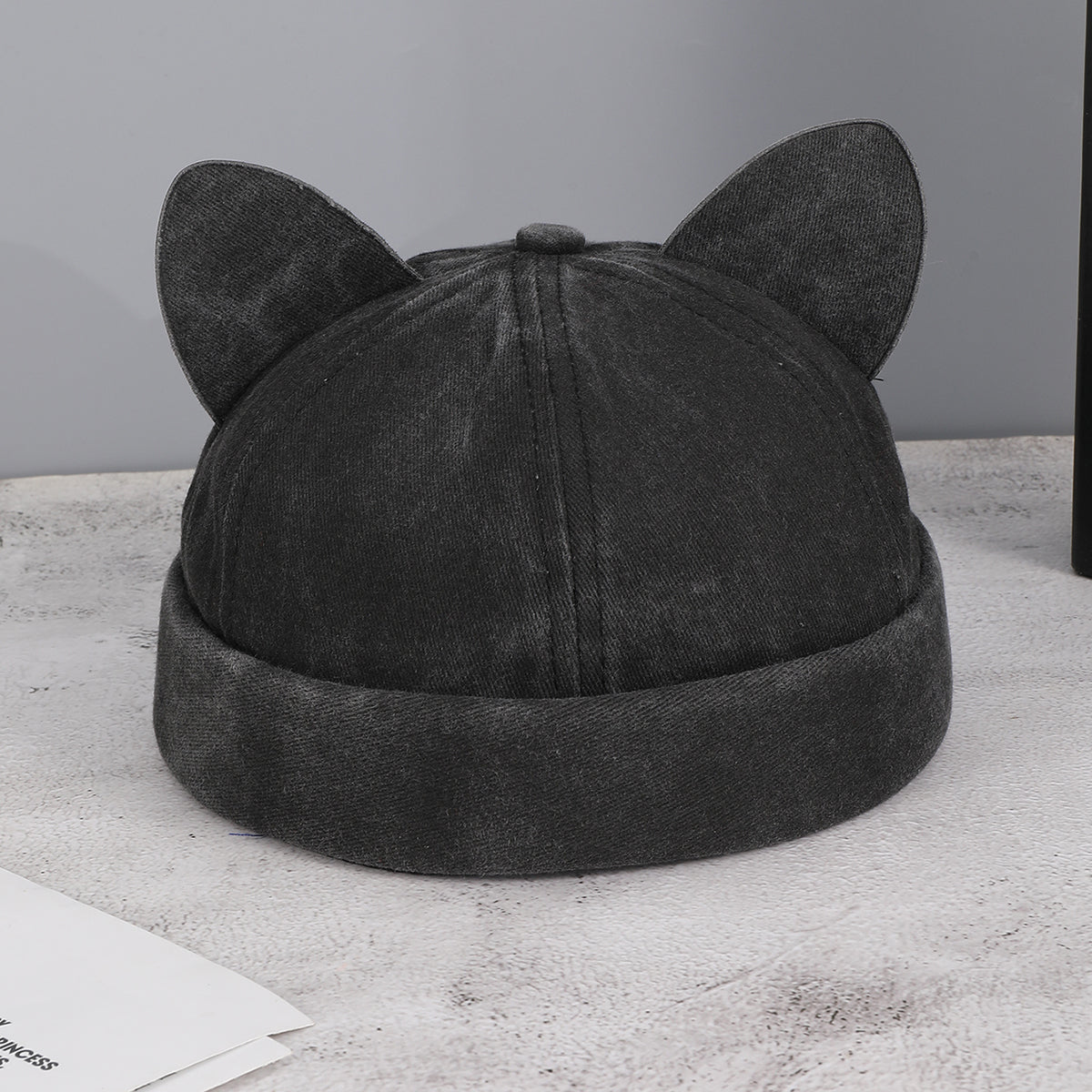 The Lady's Cat-ear Style Soft Top With Adjustable Back Fastening Creates An Atmosphere Of Fashion And Sweetness. It Is A Trendy And Cool Hat Suitable For Street Wear, Daily Outfits, And Photography.
