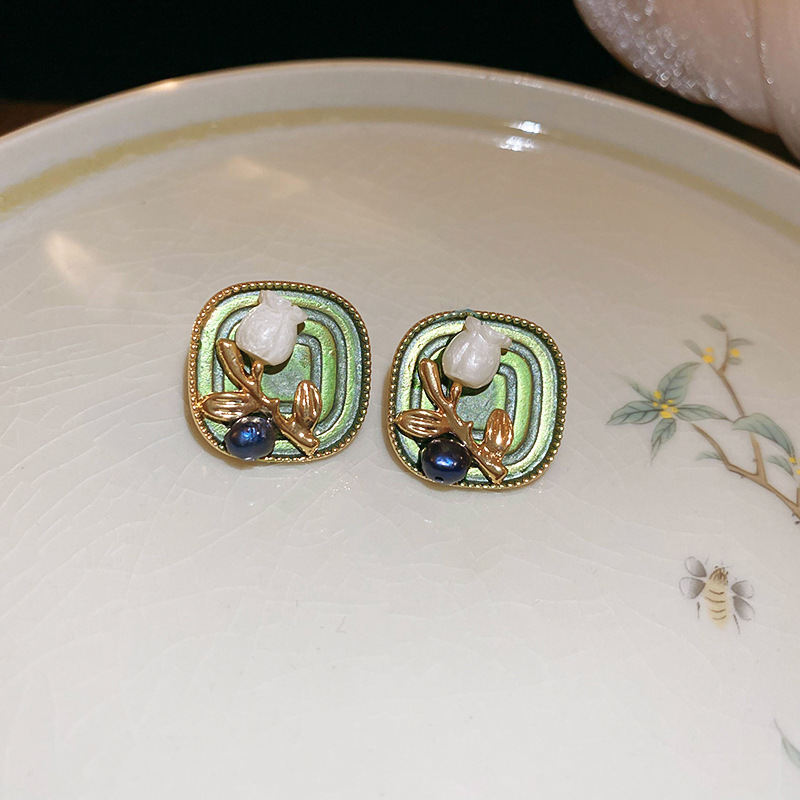 Vintage Earrings For Women - Ins Style Light Luxury Studs, Niche Retro Premium Ear Jewelry, Wholesale Fashion Accessories