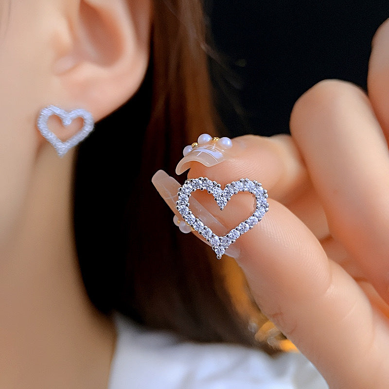 Korean-style Fashionable And Elegant Hollowed-out Heart Stud Earrings