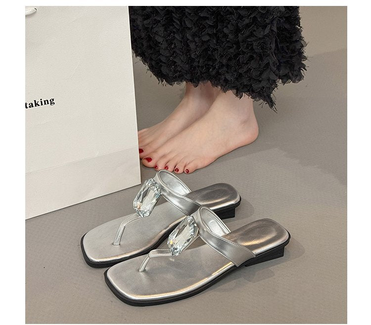 French Style Small Fragrant Slippers For Women's Summer Outdoor Wear, Internet Famous Fashion Rhinestone Flat Bottomed Beach Sandals