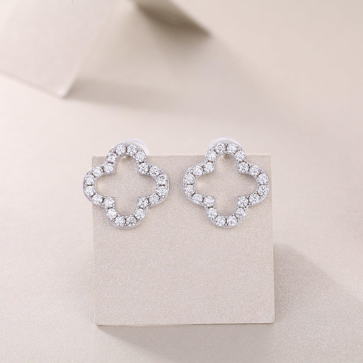 S925 Sterling Silver Open Clover Stud Earrings, D-VVS1 Moissanite Pave Outline, Platinum Plated 1.6g Women's Jewelry Gift Box