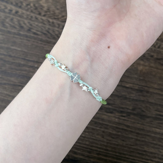 Sleek And Stylish Four-leaf Clover Bracelet For Apple Devices