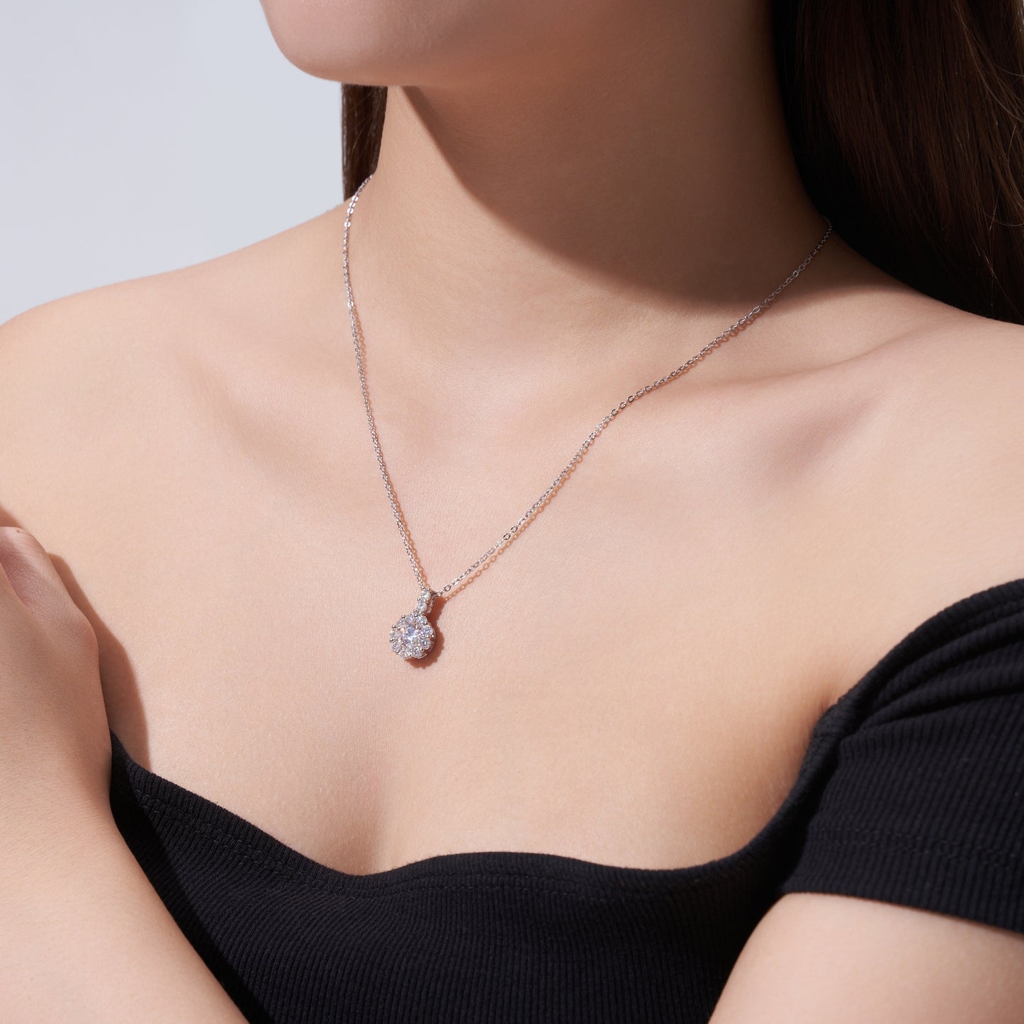 S925 Sterling Silver 1ct D Color VVS1 Moissanite Necklace 40cm Halo Design Platinum Plated GRA Certified Gift Box