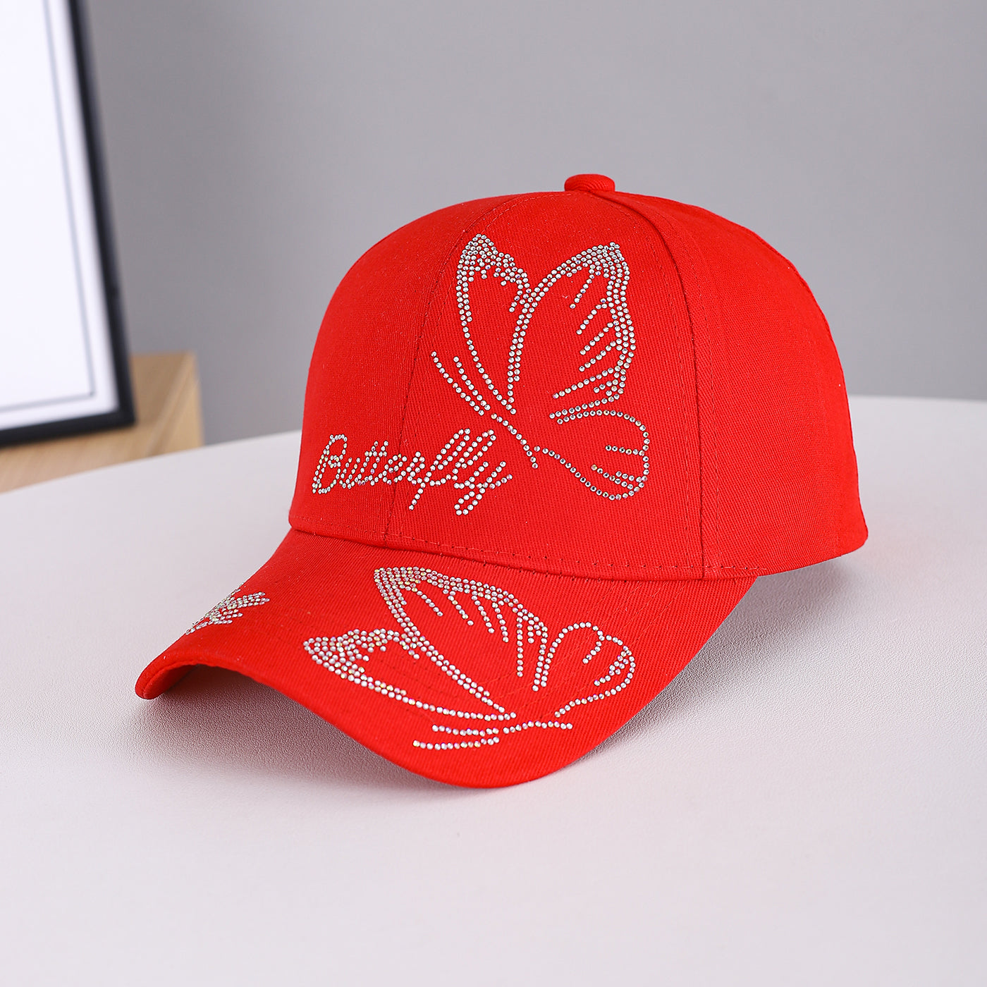 The New Men's And Women's Three-dimensional Rhinestone Butterfly Letter Decorative Versatile Baseball Cap Is Suitable For Daily Outings On Campus.