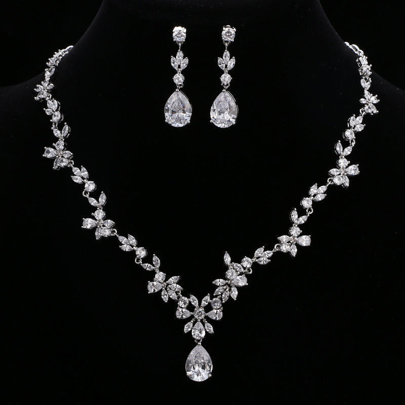 Korean-style Trendy And Elegant Stud Earrings And Necklace