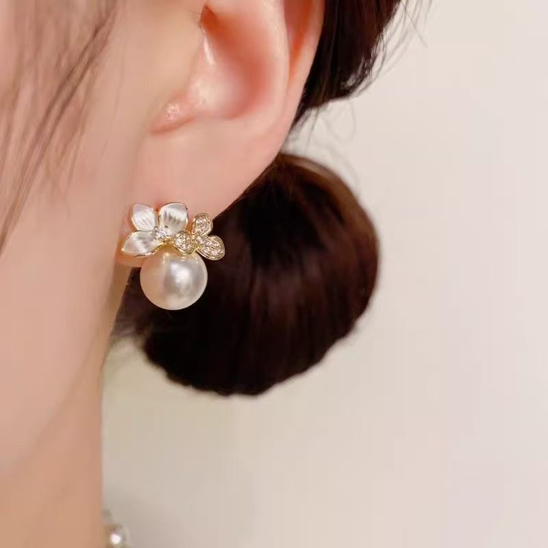 French Light Luxury White Enamel Pearl Flower Stud Earrings For Women, Exquisite Elegant Niche Designer Versatile Fashion Ear Jewelry