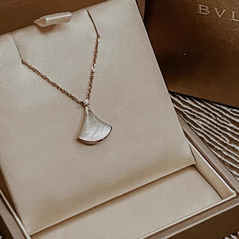 High Version Light Luxury Fan Skirt Pendant Necklace For Women, Niche White Mother Of Pearl Clavicle Chain, New Trendy Jewelry Gift For Her