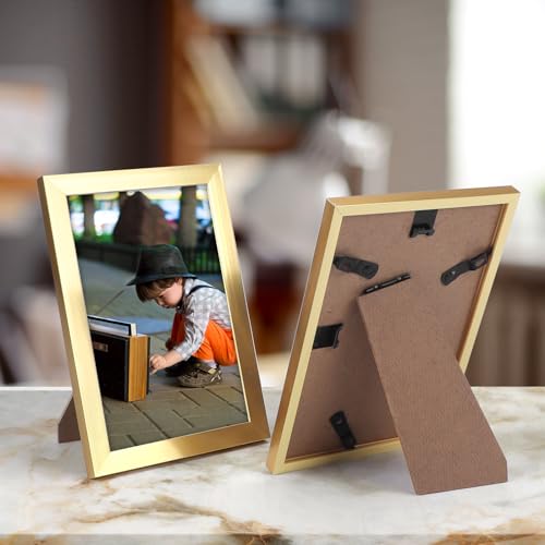 Hoikwo 18 Packs 4x6 Gold Multi Plastic Picture Frames Set with Plastic Cover for Family Photos, Artwork, Light Weight Bulk...