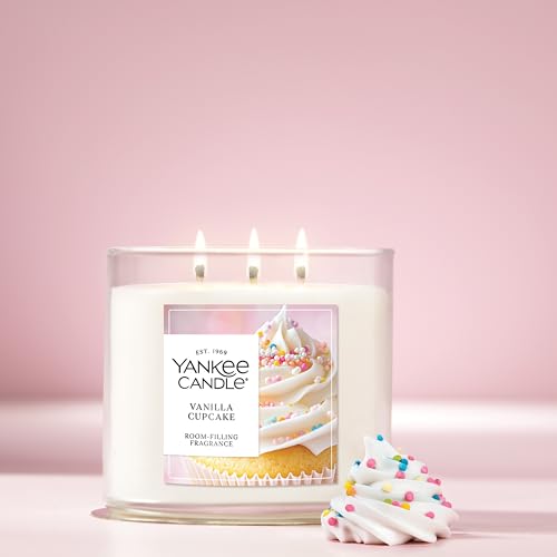 Yankee Candle Vanilla Cupcake, Scented Candle, 14.5oz 3-Wick Candle Jar with up to 40 Hours Burn Time, Giftable