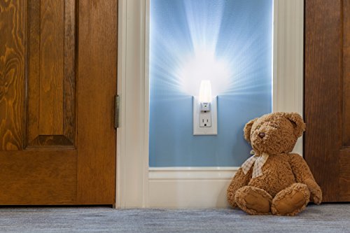 Maxxima MLN-16 LED Plug in Night Light - Features Auto Dusk to Dawn Sensor 5000K Daylight, 5 Lumens, Ideal for Bedroom, Ba...