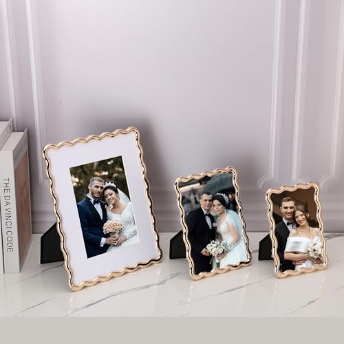 YiPinYin 4x6‘’ Gold Picture Frames Set of 2,High-End Heavy Duty Zinc Alloy Photo Frames with Wave Design,Velvet Backing, D...
