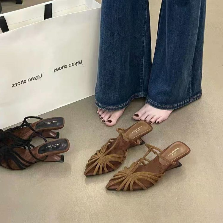 2026 New French Style Pointed Toe Thin Strap Woven Wedge Closed Toe Slippers Women Outdoor Wear Sandals