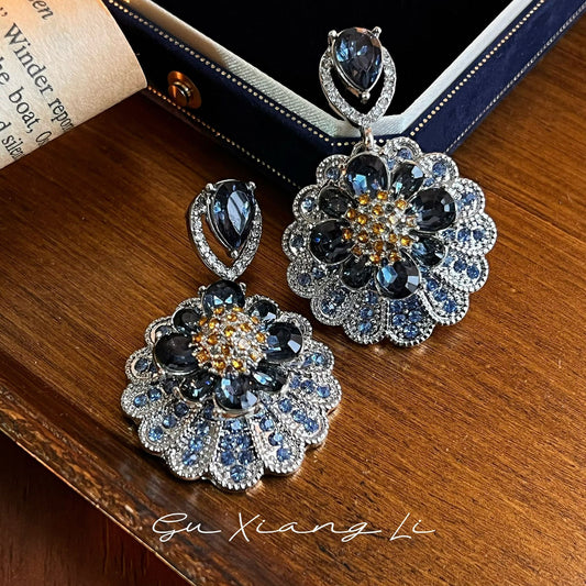 Classic Vintage Clip-on Earrings In French Retro Style. Featured With Exquisite Micro Pave Craftsmanship, Shining Brightly With Premium Texture.