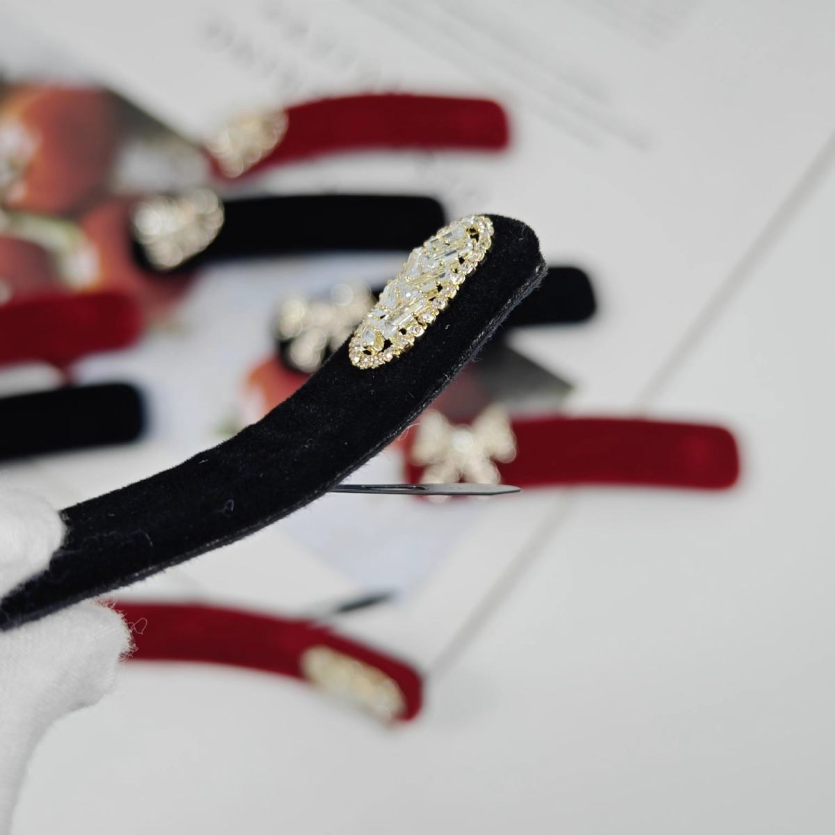 Short Plush Black Wine Red Inlaid Zircon Accessories Light Luxury BB Clip Fine