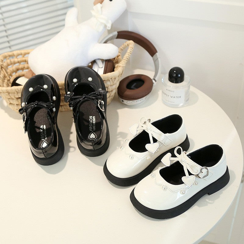 2026 Spring & Autumn New British Style Patent Leather Shoes, Fashion Girls' Flat Shoes With Pearl Bow & Heart Decor