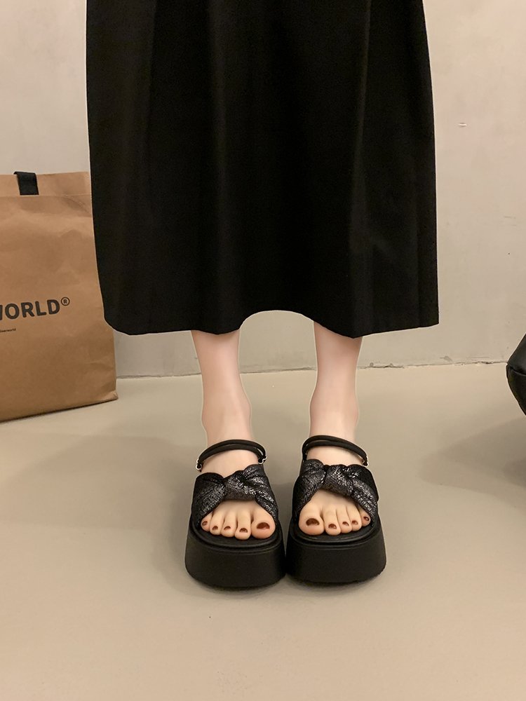 Internet Celebrity Pearl Sponge Cake Versatile Korean Style Cool Slippers Versatile Two On, Fashionable One-piece Drag For Wearing Outside