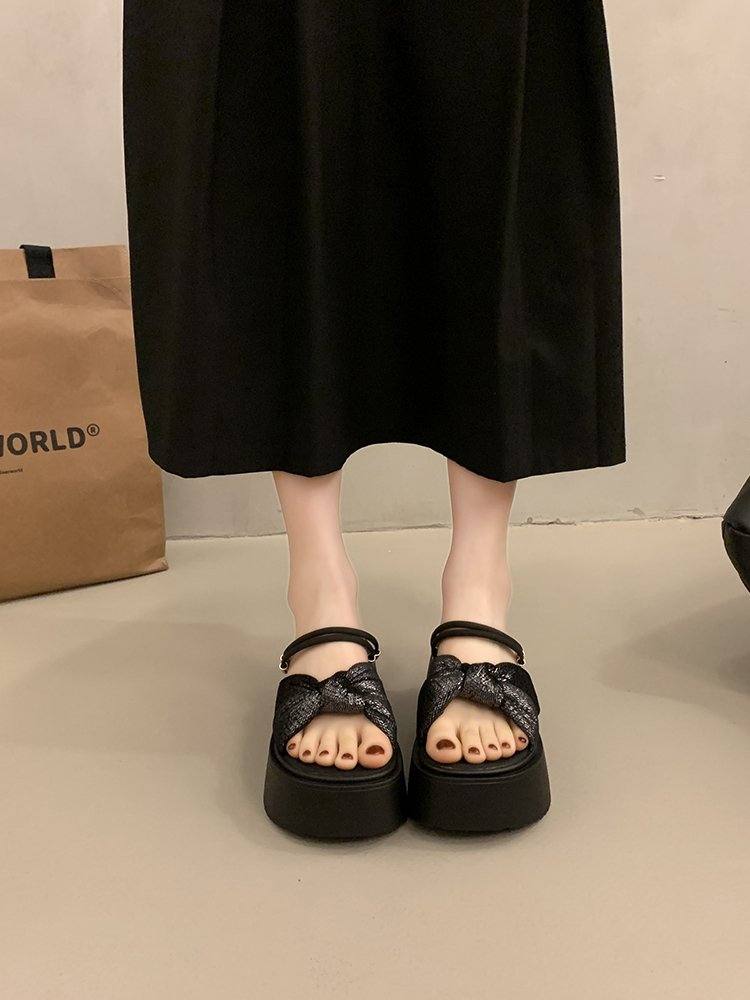Internet Celebrity Pearl Sponge Cake Versatile Korean Style Cool Slippers Versatile Two On, Fashionable One-piece Drag For Wearing Outside