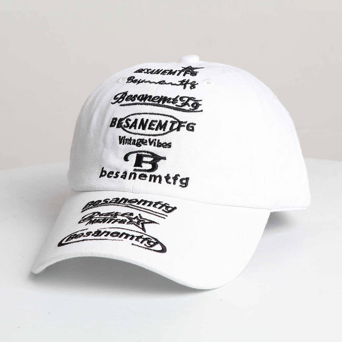 Men's Black And White Multi-letter Curved Brim Adjustable Trendy Baseball Cap Suitable For Outdoor Outings And Daily Date Wear