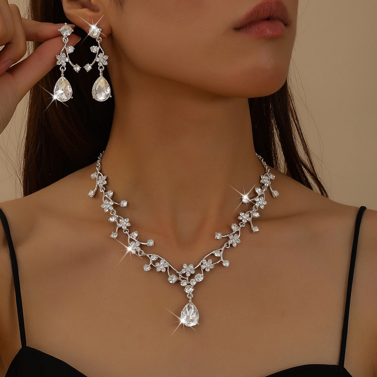 Pinduoduo High-End Alloy Bridal Necklace And Earrings Two-Piece Set Necklace Jewelry Bridal Wedding Accessories Jewelry Set