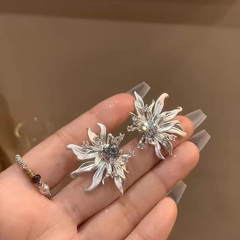 New White Light Luxury Sunflower Sparkling Zircon Earrings, Fashion Elegant Versatile High-End Stud Ear Jewelry For Women