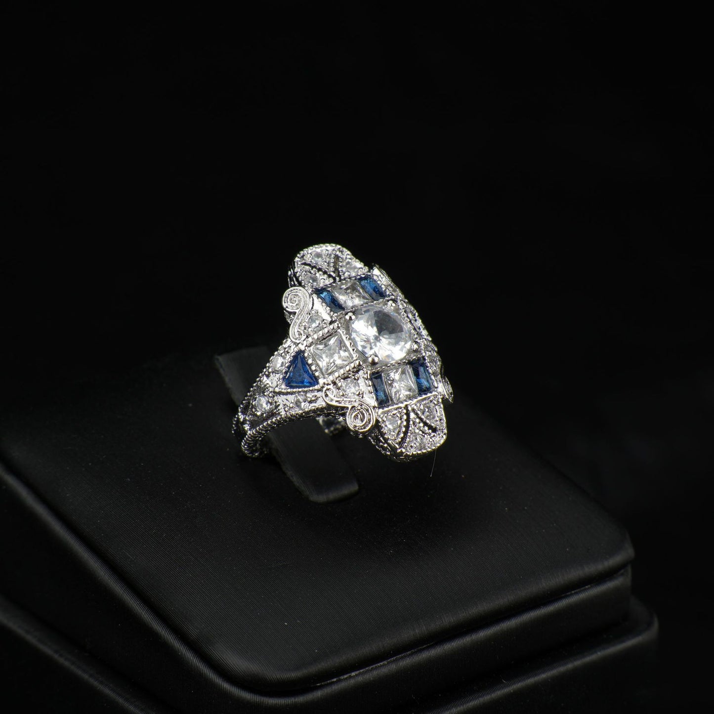 Hot Sale High-end Sapphire Topaz Embossed Pattern Fashion Jewelry, Light Luxury Temperament Accessories
